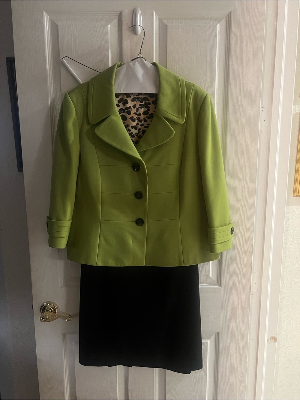 Tahari Y2K Suit — Apple Green Blazer, Animal Print Lining, Black Skirt (S=18)